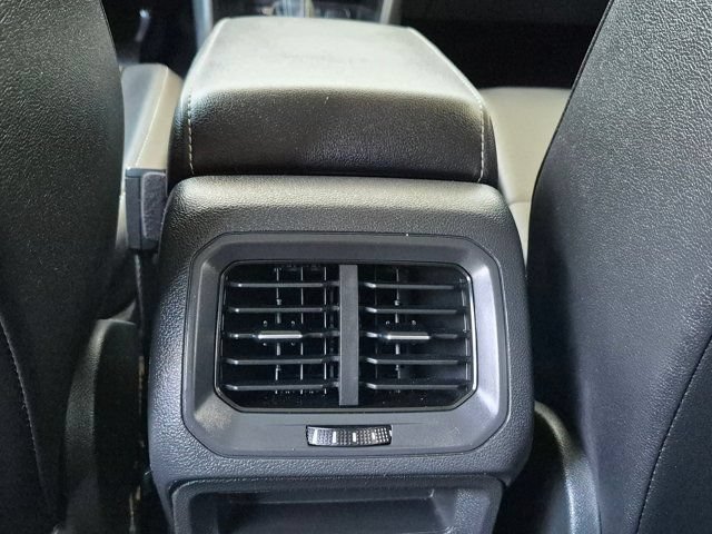 Used 2021 Volkswagen Tiguan SE FWD image 16