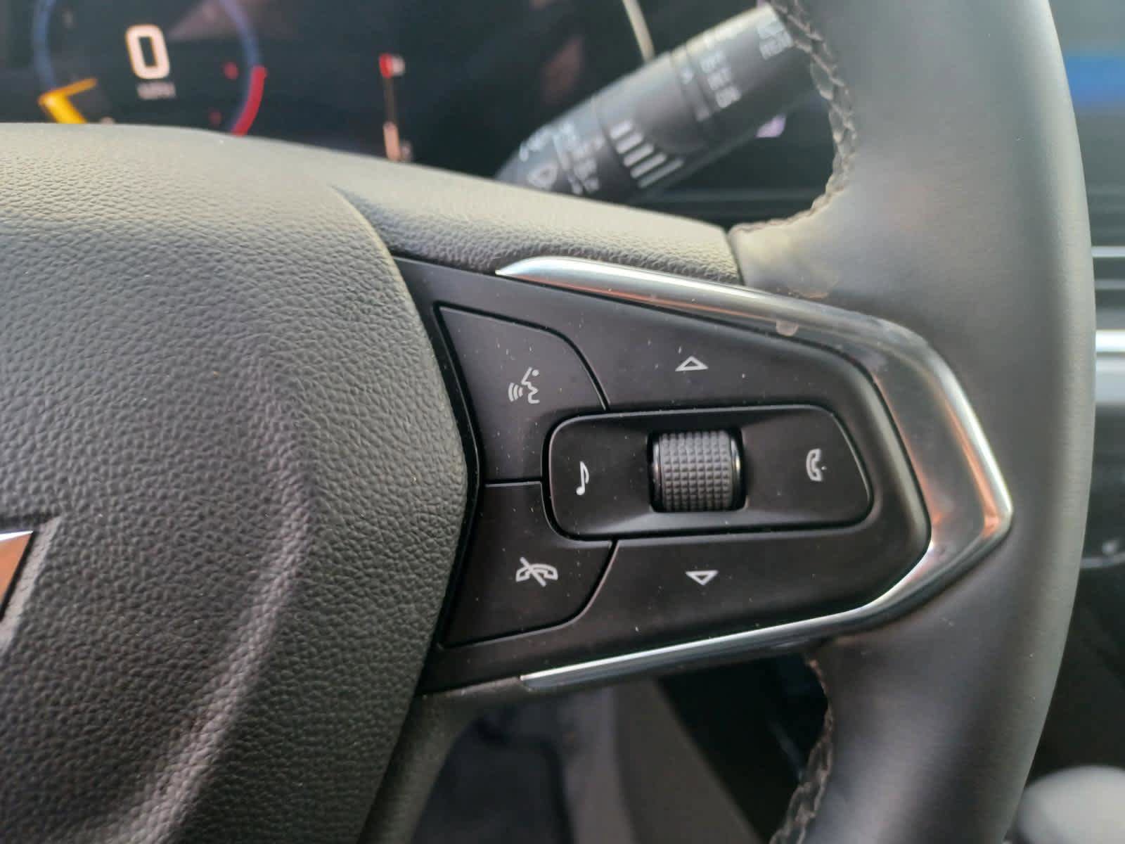 Used 2025 Chevrolet Trax LT w/ LT Convenience Package image 13