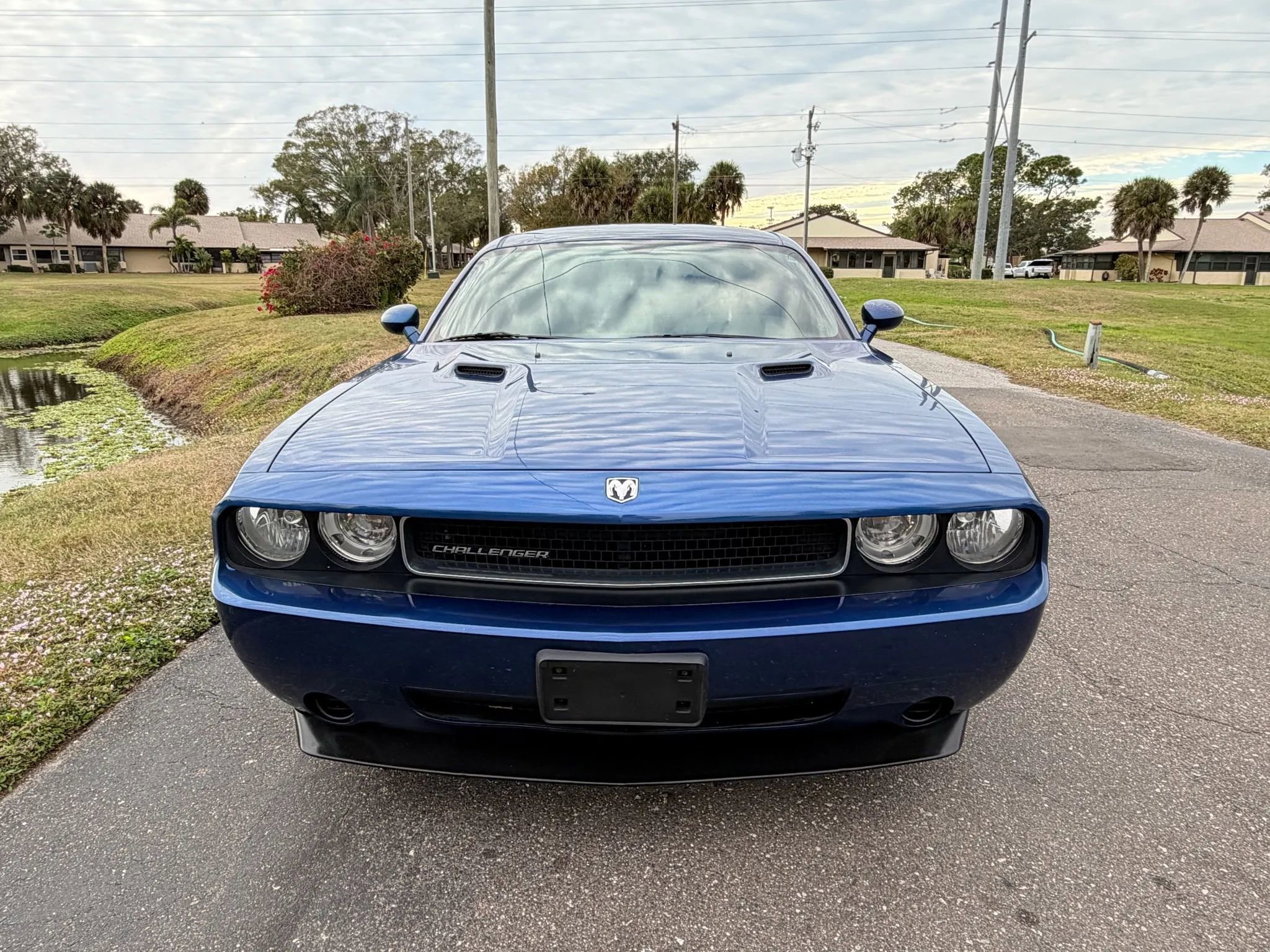 Used 2010 Dodge Challenger SE image 3