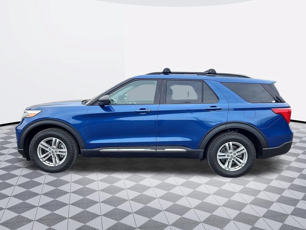 Used 2021 Ford Explorer XLT w/ Equipment Group 202A AWD/4WD image 3