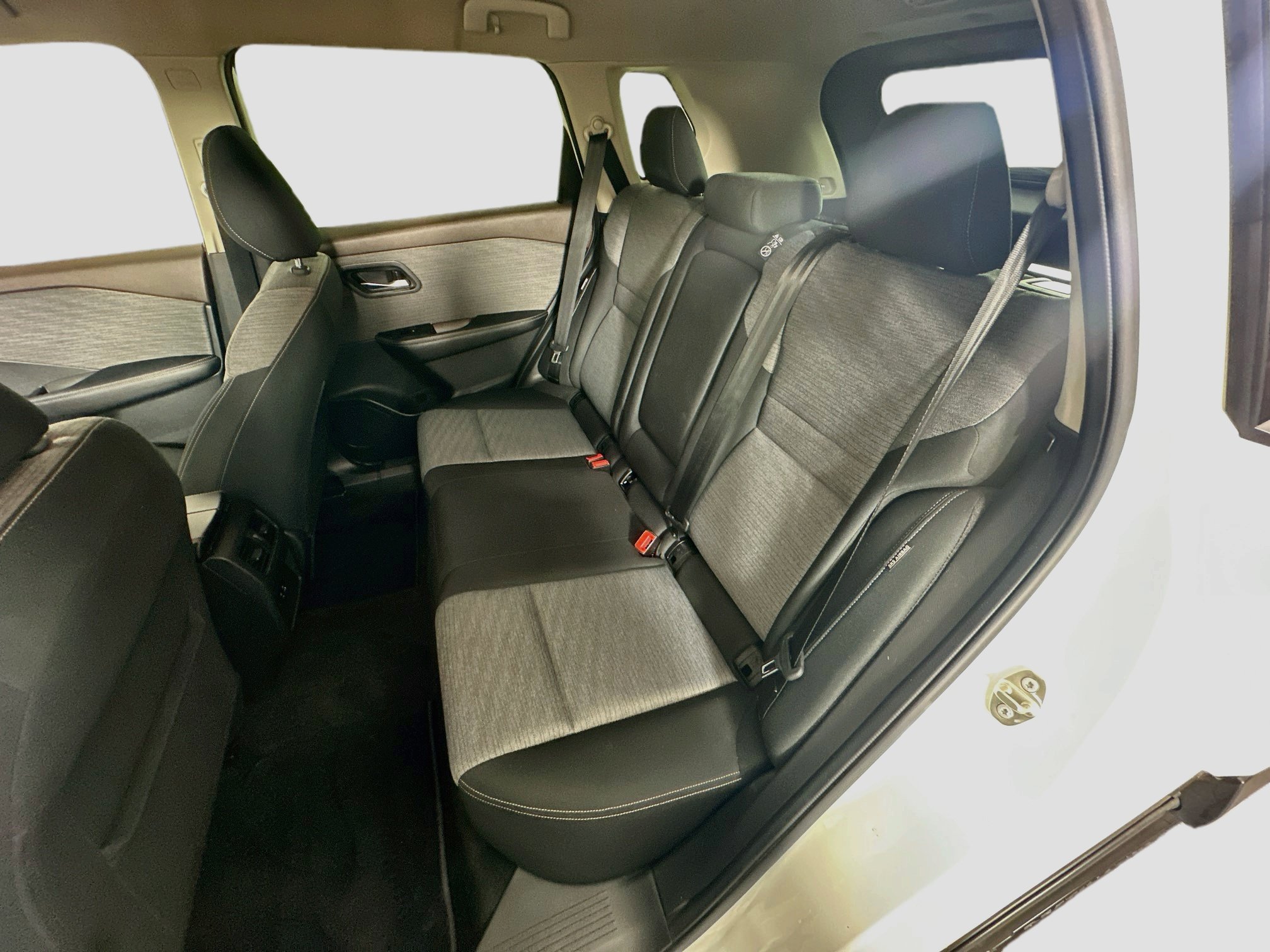 Used 2022 Nissan Rogue SV FWD image 28