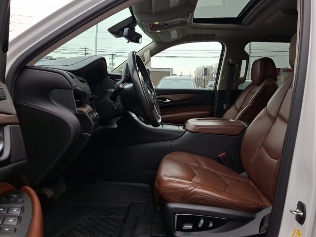 Used 2020 Cadillac Escalade Luxury image 16