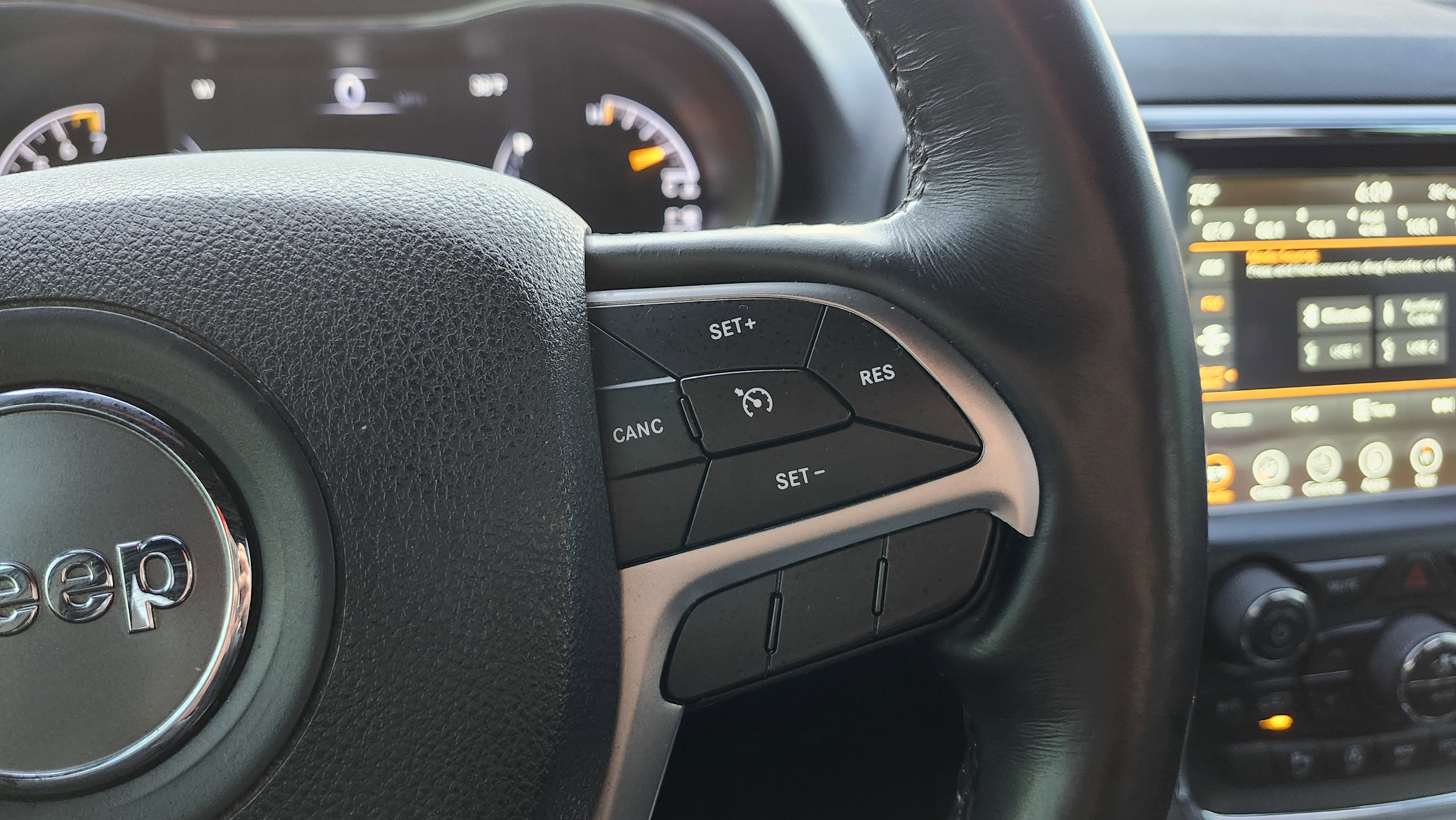 Used 2018 Jeep Grand Cherokee Altitude image 34