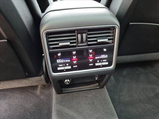 Used 2022 Porsche Cayenne GTS AWD/4WD image 18