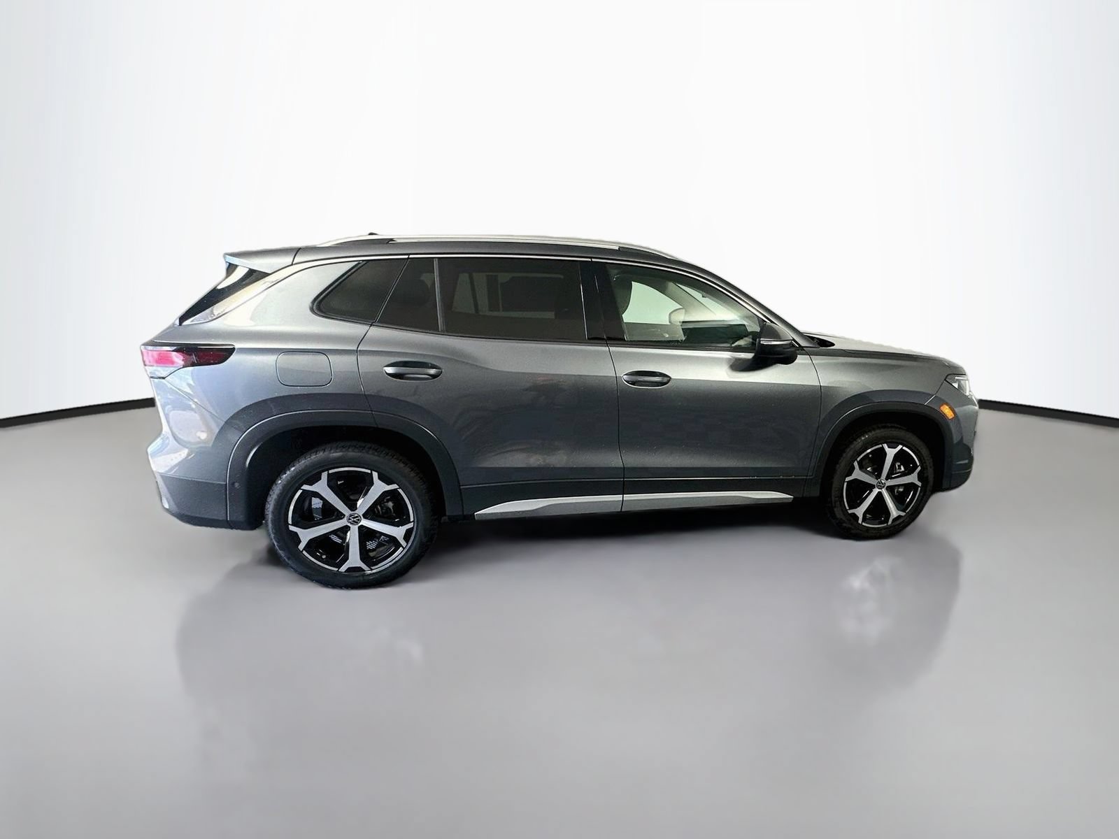 New 2026 Volkswagen Tiguan SE AWD/4WD image 8