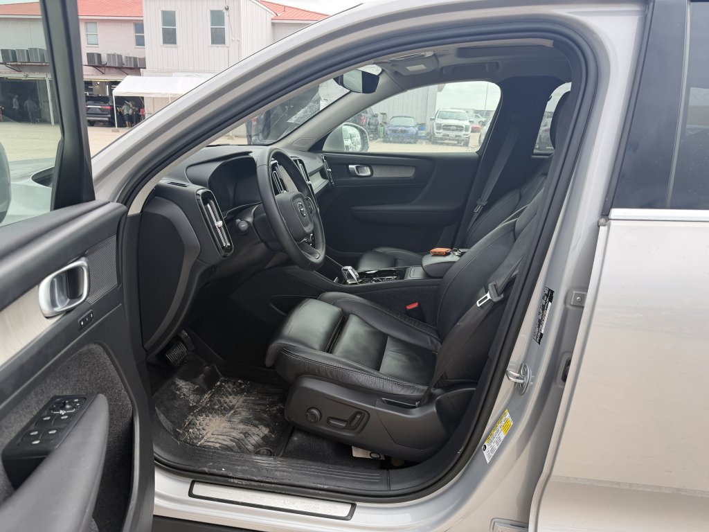 Used 2023 Volvo XC40 B5 Plus w/ Driver Assist Package AWD/4WD image 12