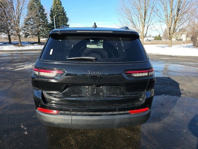Used 2023 Jeep Grand Cherokee L Laredo image 5