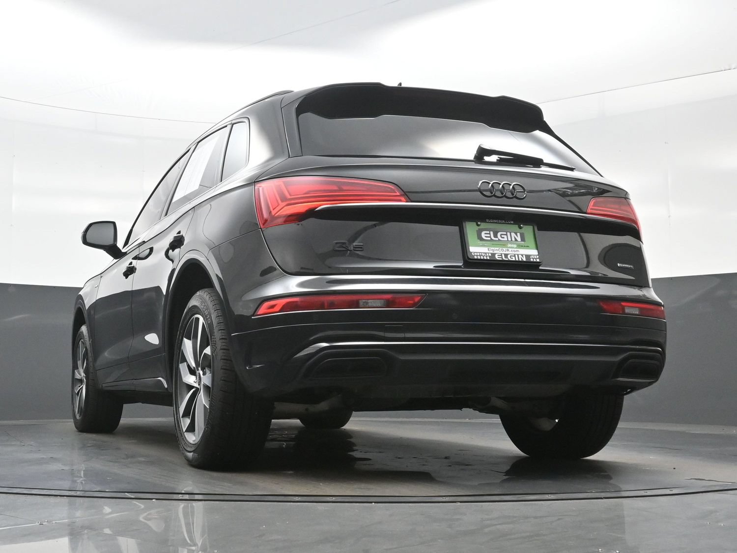Used 2024 Audi Q5 2.0T Premium w/ Summer of Audi Package AWD/4WD image 34