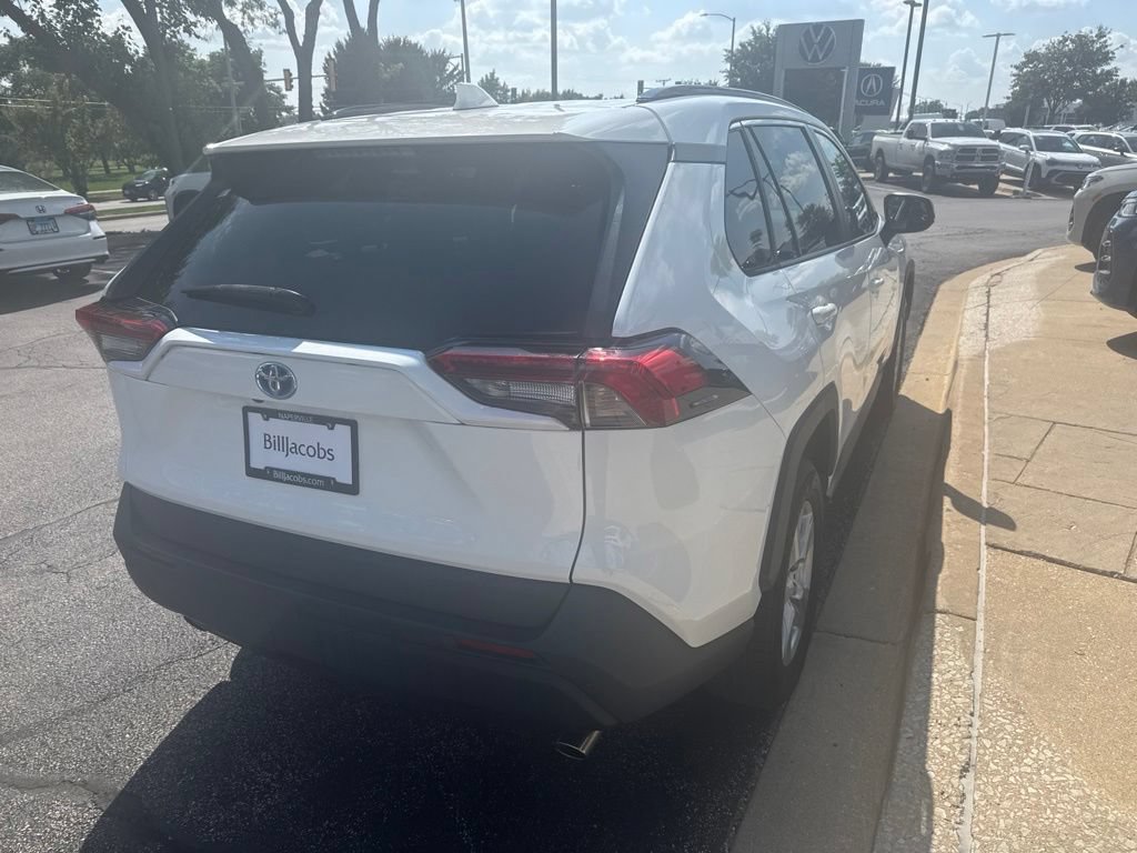 Used 2021 Toyota RAV4 LE AWD/4WD image 6