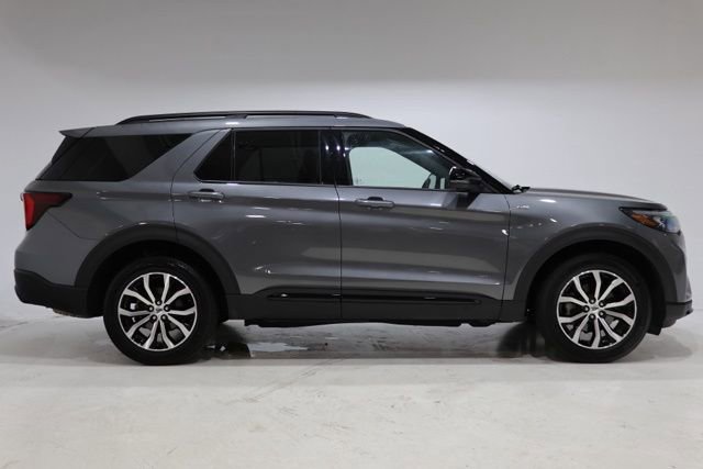 Used 2025 Ford Explorer ST-Line AWD/4WD image 8