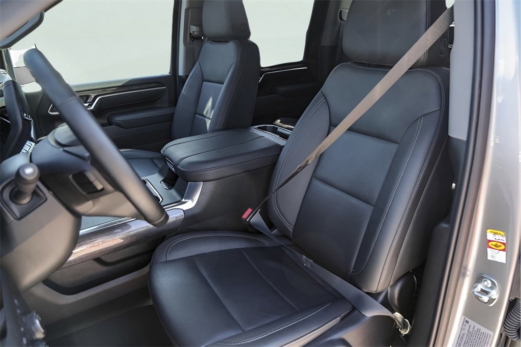 Used 2025 Chevrolet Silverado 2500 LTZ w/ LTZ Convenience Package image 10