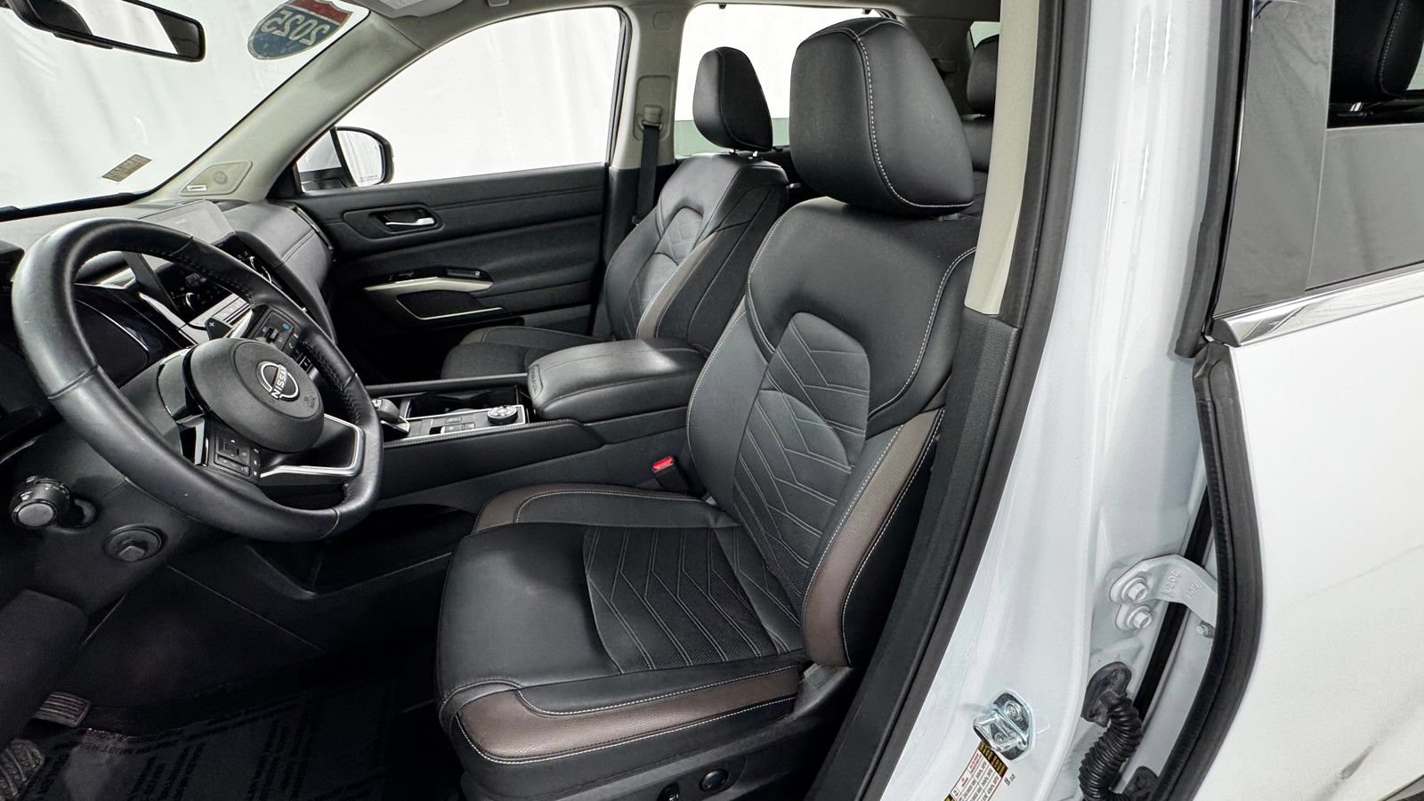 Certified 2025 Nissan Pathfinder Platinum AWD/4WD image 10
