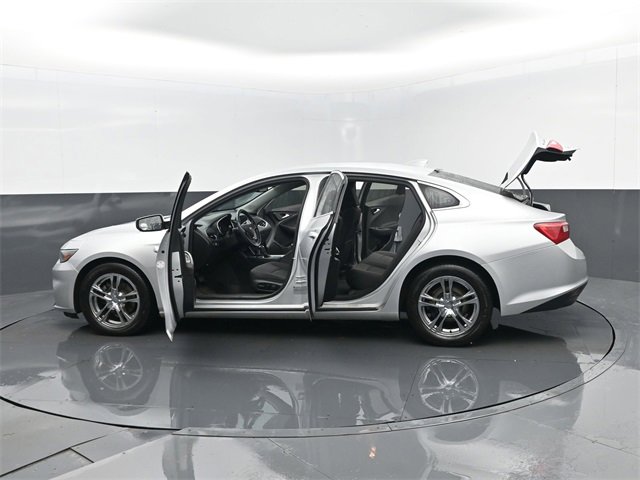 Used 2017 Chevrolet Malibu LT image 29