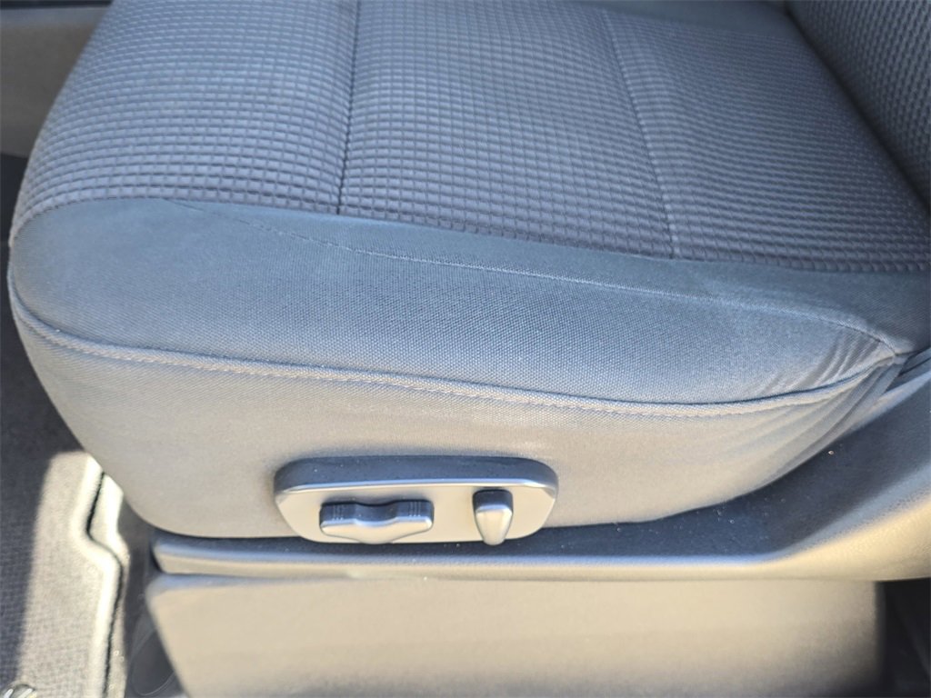 Used 2012 Nissan Titan SV w/ SV Value Truck Pkg image 28