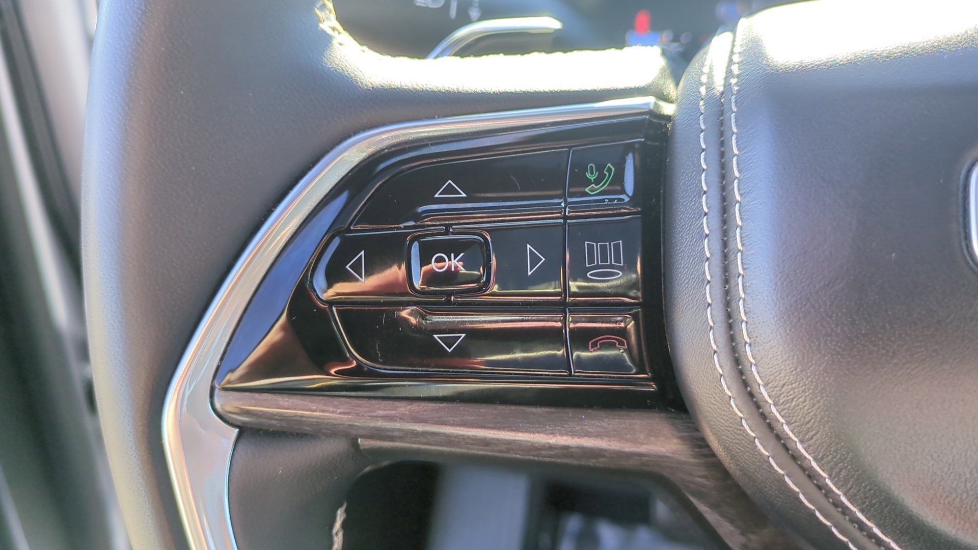 Used 2023 Jeep Grand Cherokee L Overland image 17