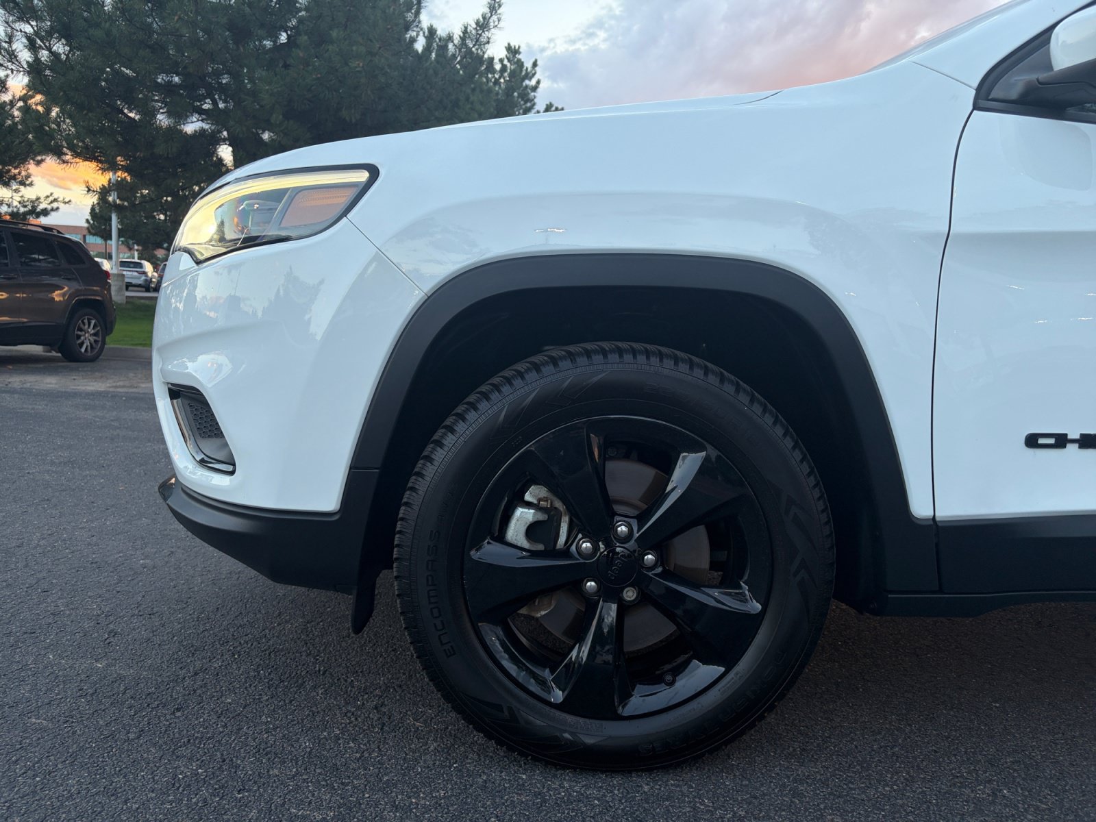 Used 2021 Jeep Cherokee Latitude Plus AWD/4WD image 10