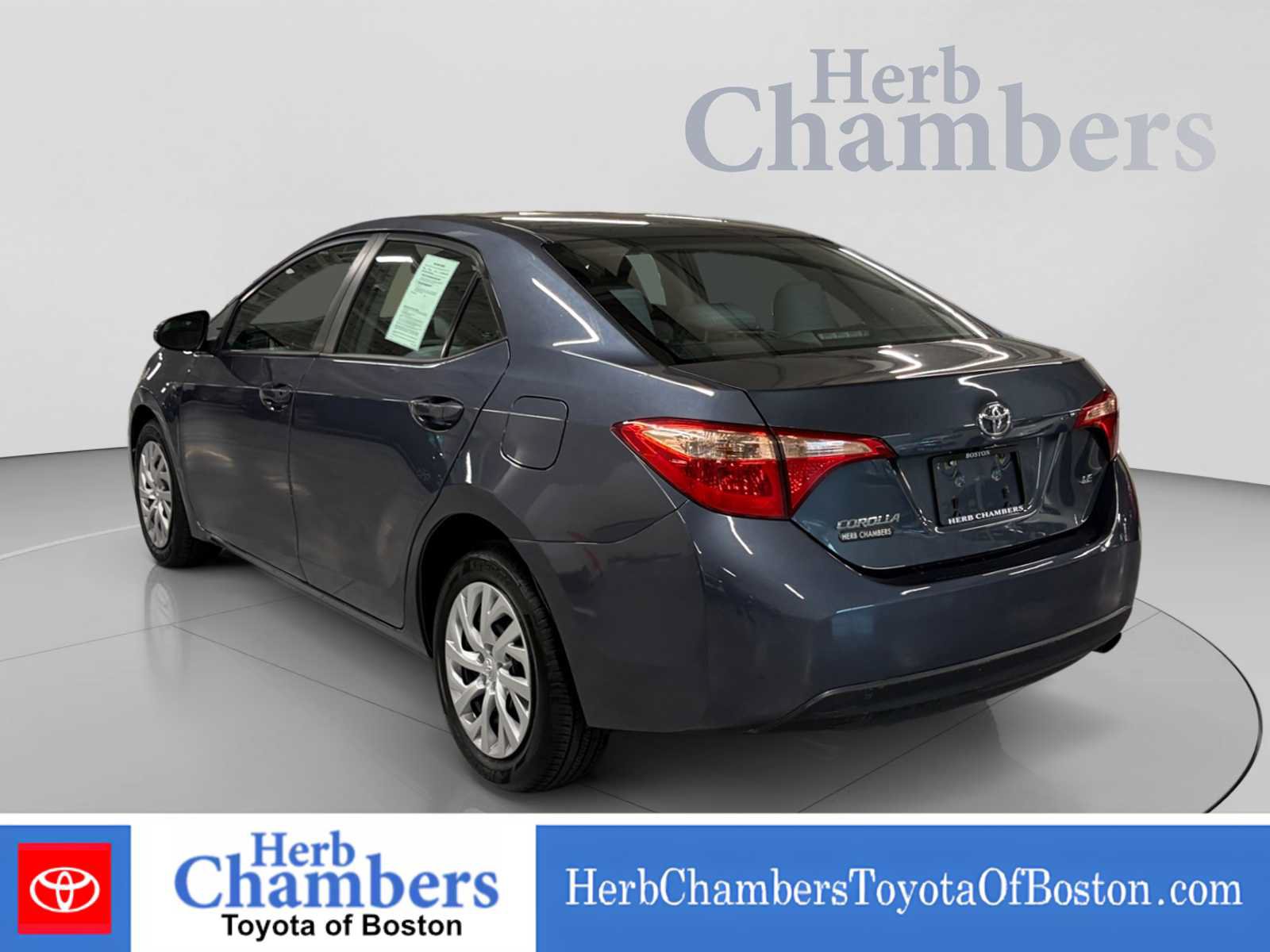 Used 2018 Toyota Corolla LE w/ Carpet Mat Package (TMS) FWD image 3