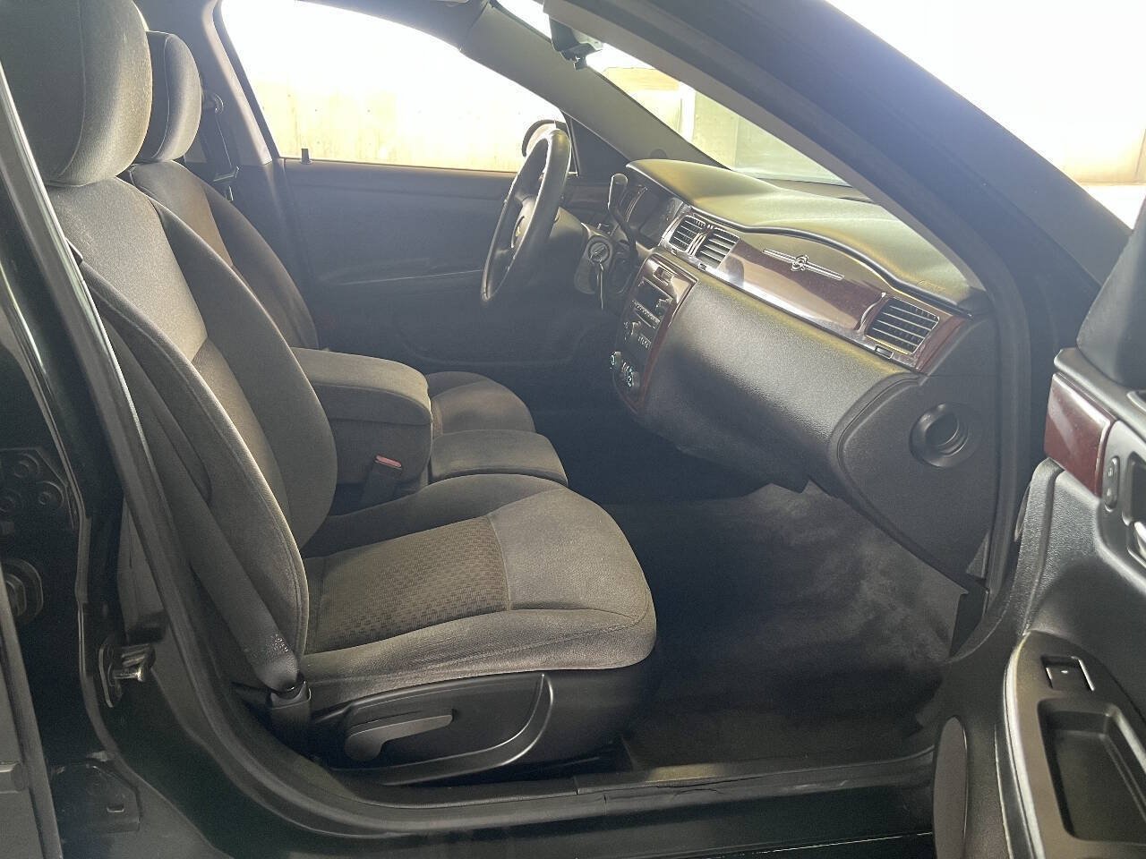 Used 2009 Chevrolet Impala LS FWD image 12