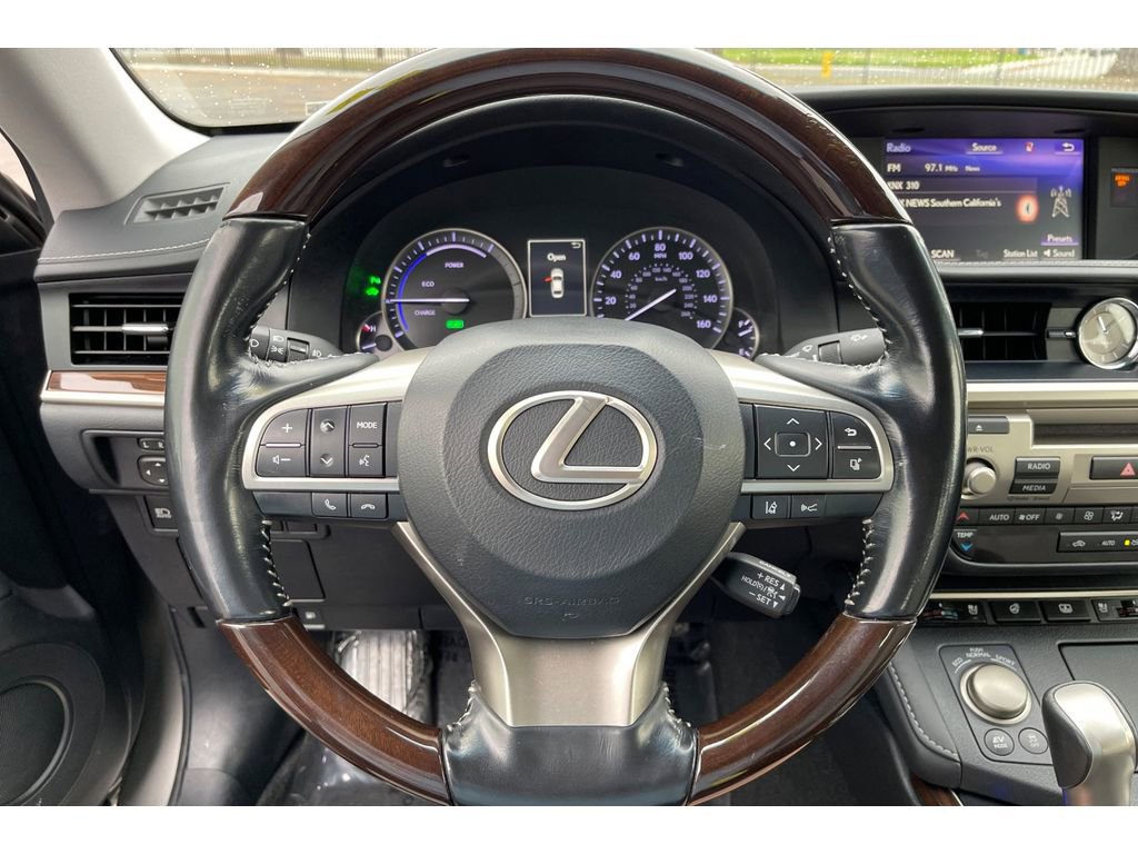 Used 2017 Lexus ES 300h image 36