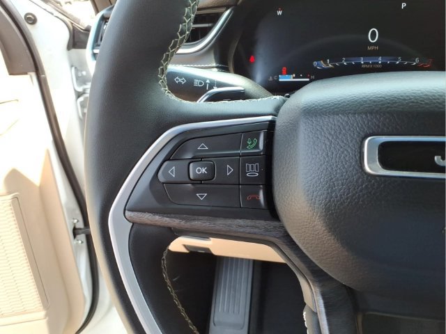 Used 2023 Jeep Grand Cherokee Limited w/ Luxury Tech Group II AWD/4WD image 16