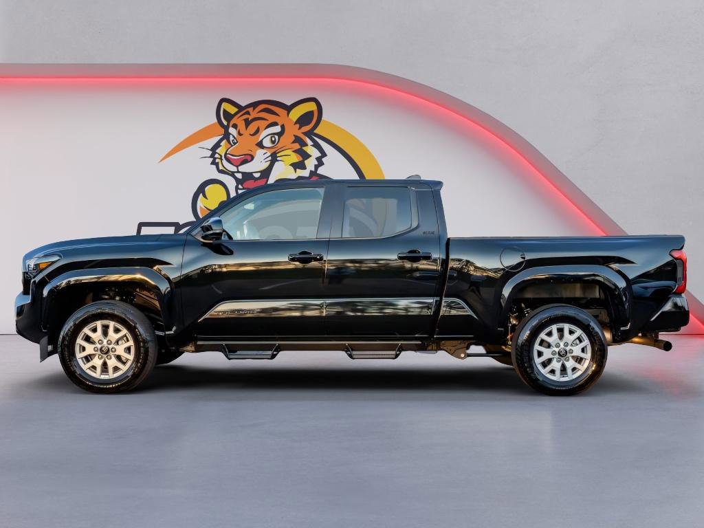 Certified 2025 Toyota Tacoma SR5 AWD/4WD image 8