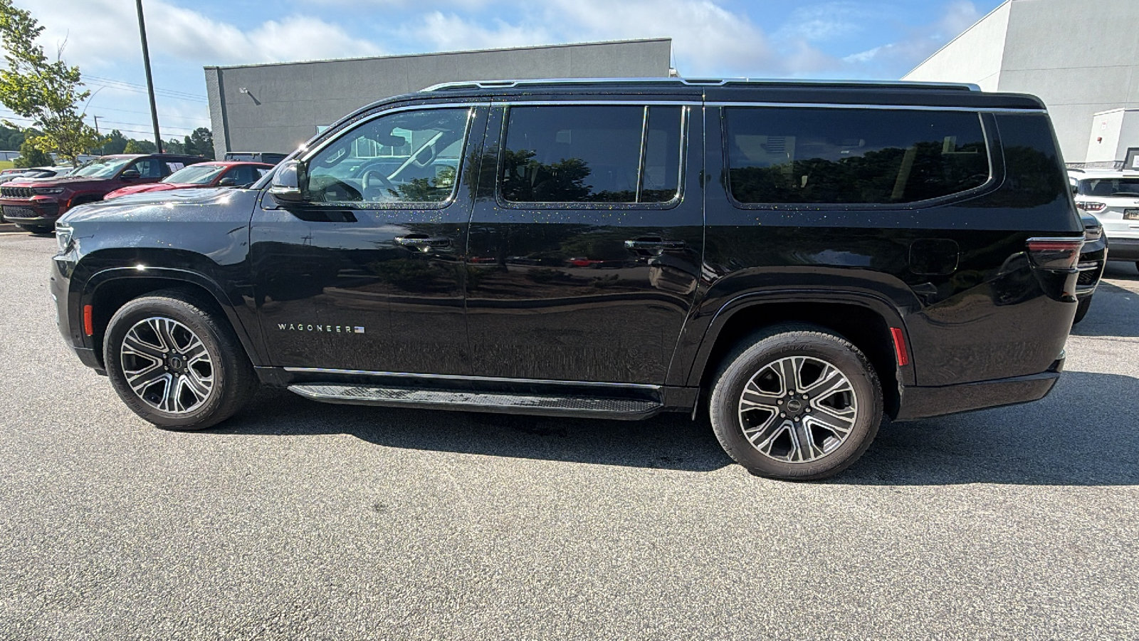 Used 2025 Jeep Wagoneer L 4WD image 11
