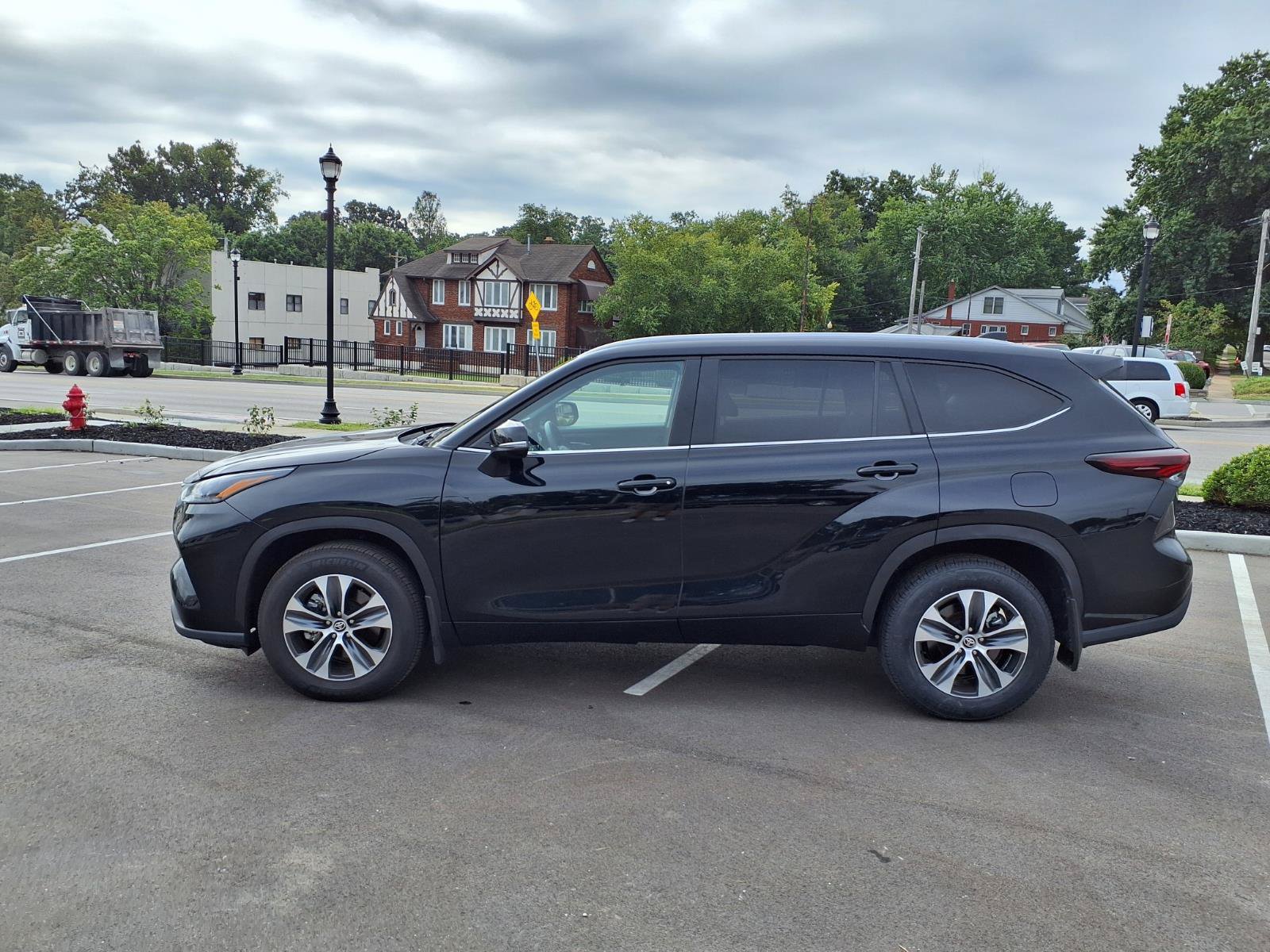 Certified 2026 Toyota Highlander XLE AWD/4WD image 29