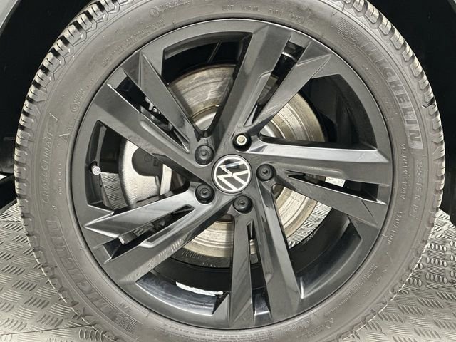 Used 2023 Volkswagen Tiguan SE R-Line image 11