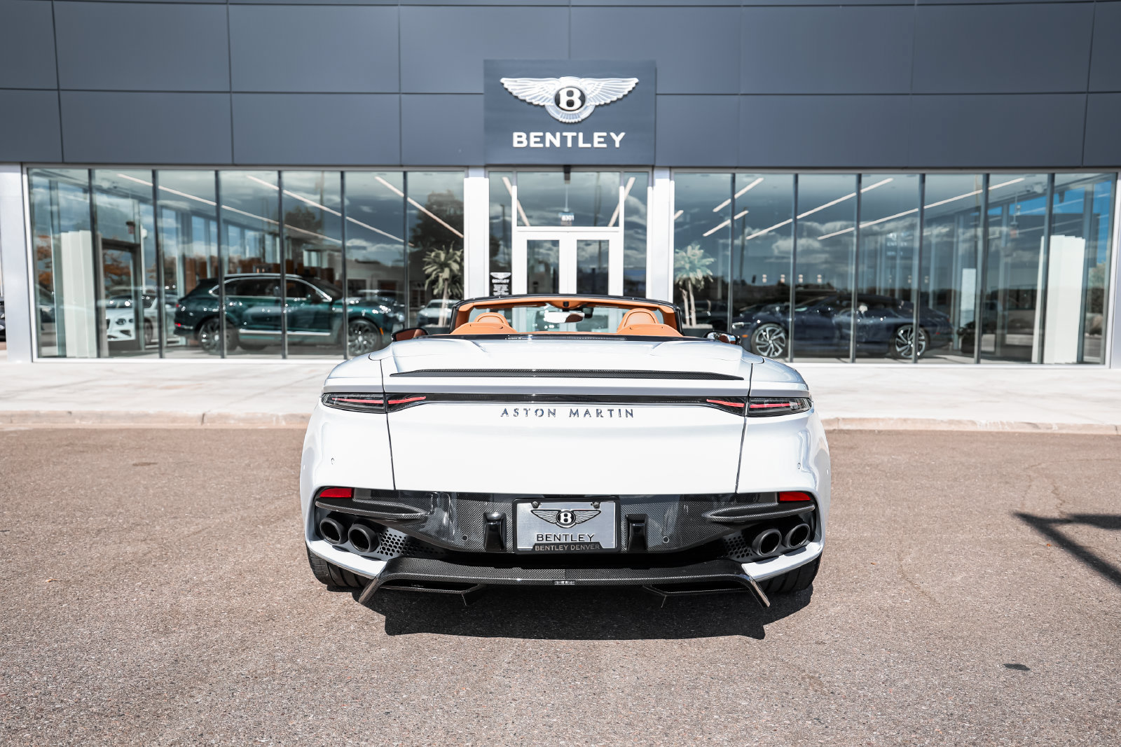 Used 2022 Aston Martin DBS Superleggera Volante RWD image 11