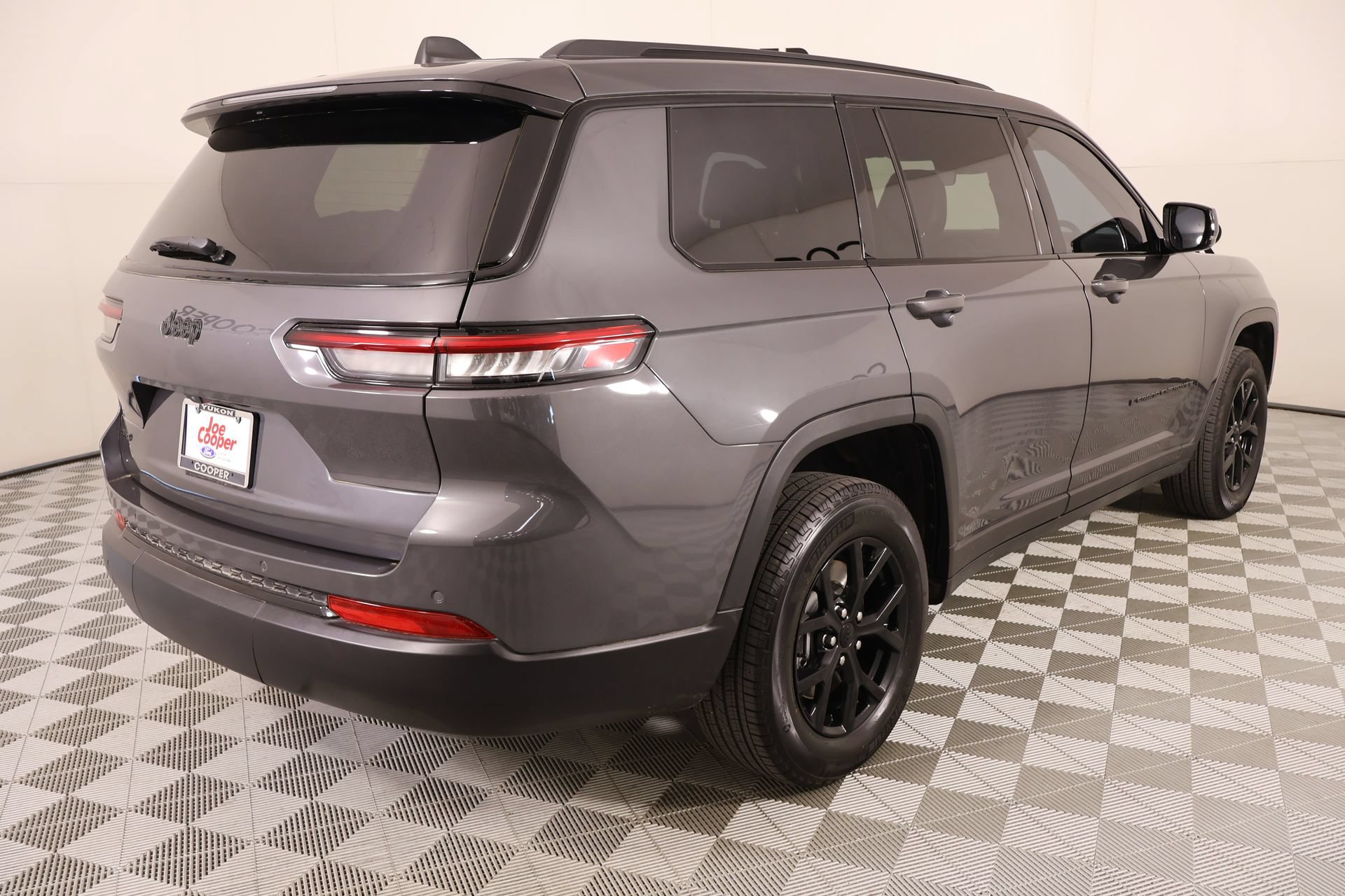 Used 2025 Jeep Grand Cherokee L Altitude AWD/4WD image 22