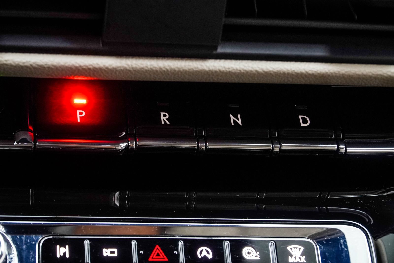 Used 2025 Lincoln Corsair AWD image 25