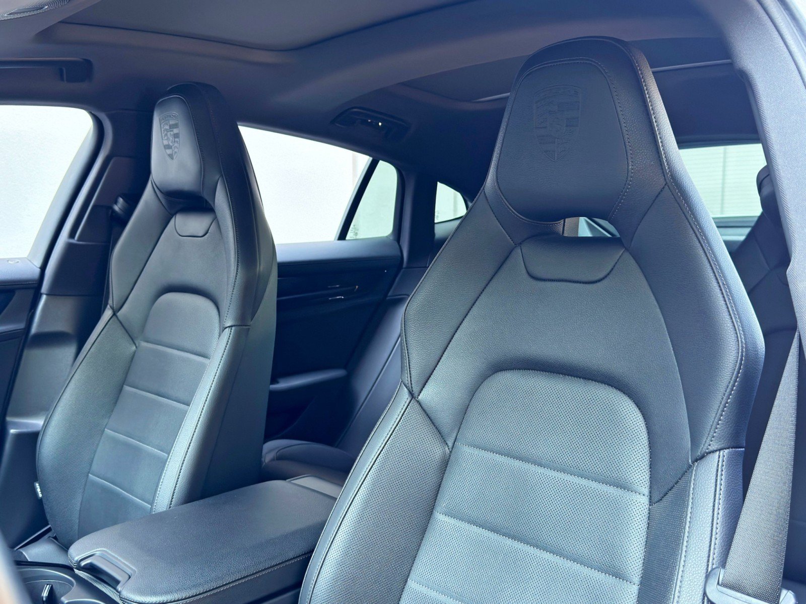 Used 2025 Porsche Panamera image 45