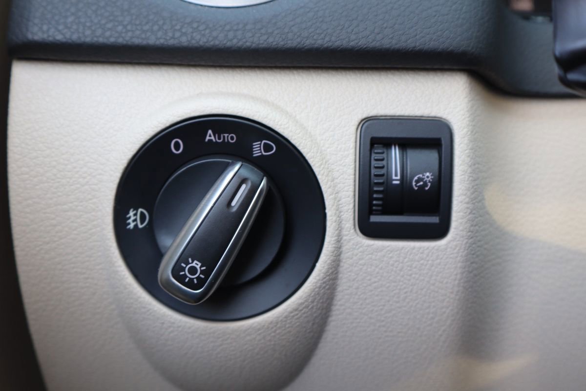 Used 2011 Volkswagen Tiguan S AWD/4WD image 16