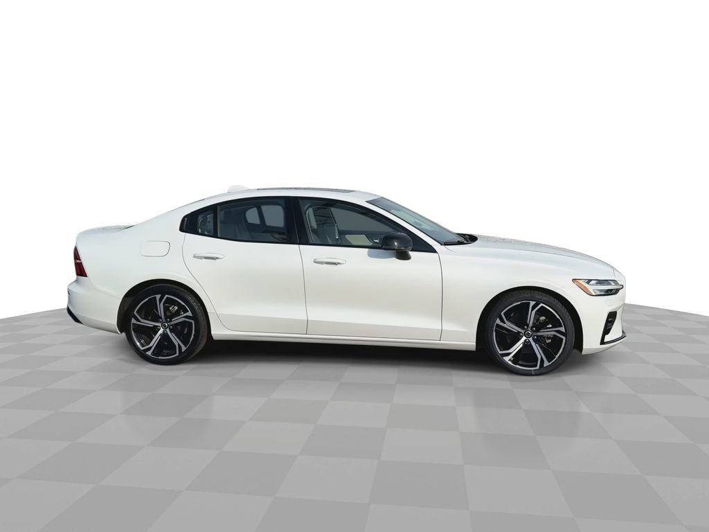 Used 2024 Volvo S60 B5 Core image 10