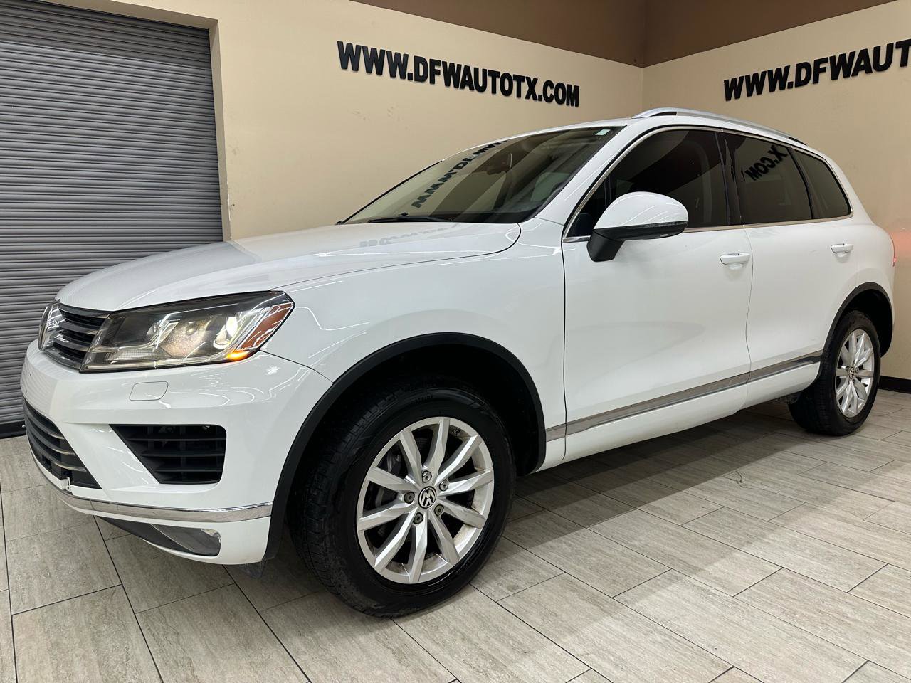 Used 2015 Volkswagen Touareg Sport AWD/4WD image 4