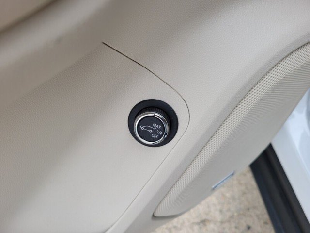 Used 2022 GMC Acadia Denali w/ Denali Ultimate Package image 15