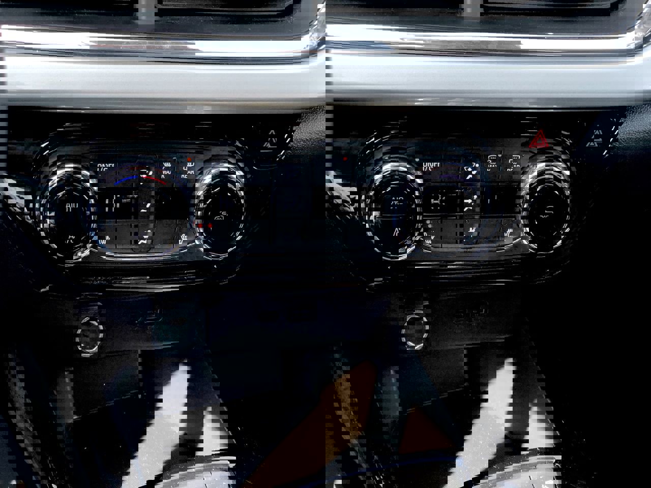 Used 2025 Chevrolet Trax LT w/ LT Convenience Package image 21