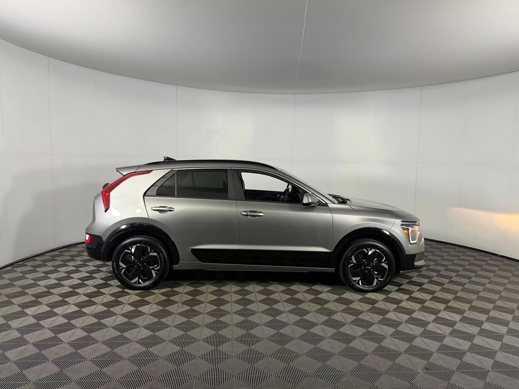 Used 2025 Kia Niro Wind w/ Wind Preserve Package FWD image 7