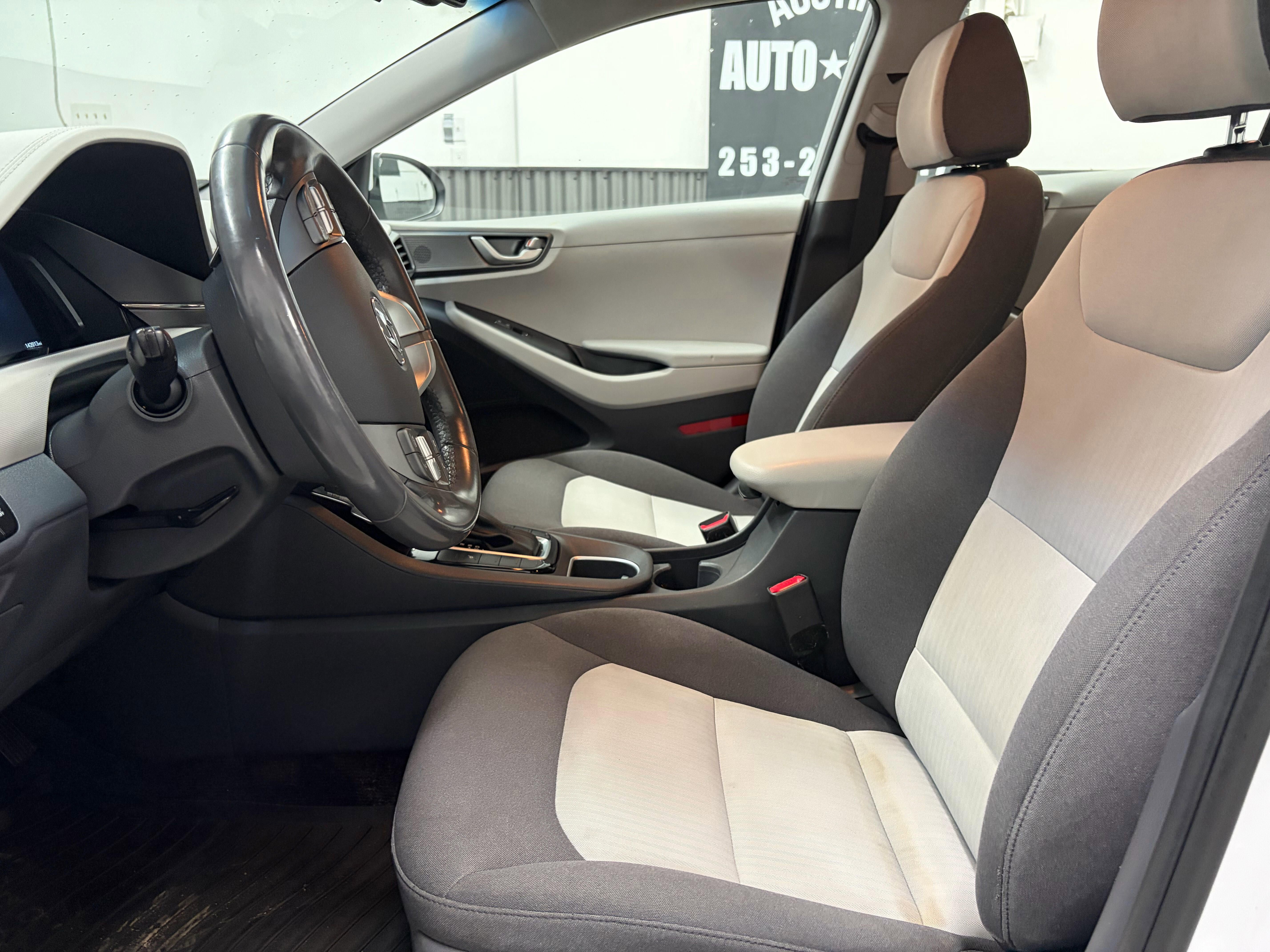 Used 2020 Hyundai Ioniq SE image 18