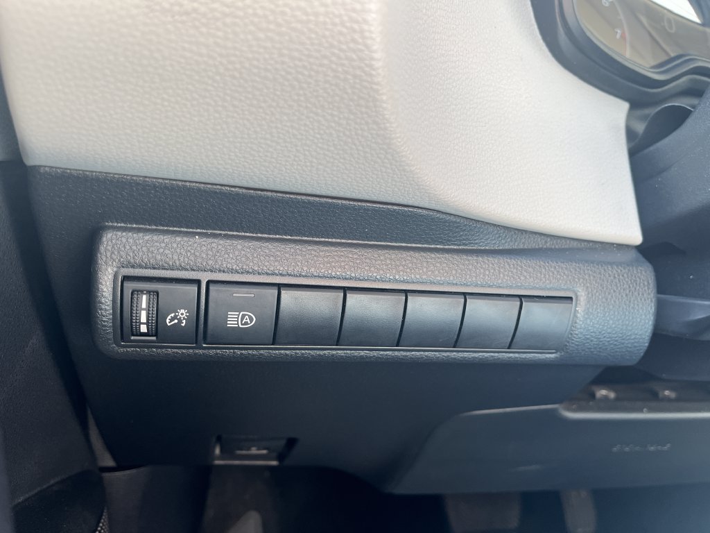 Used 2024 Toyota Corolla LE w/ LE Convenience Package FWD image 17