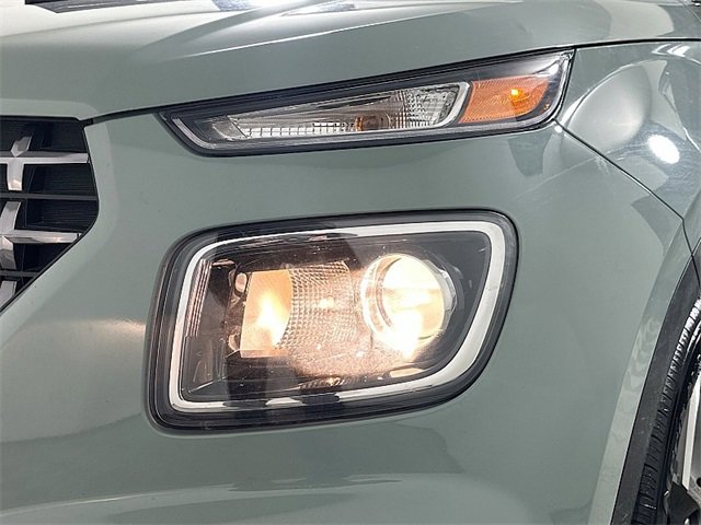 Certified 2025 Hyundai Venue SEL FWD image 28