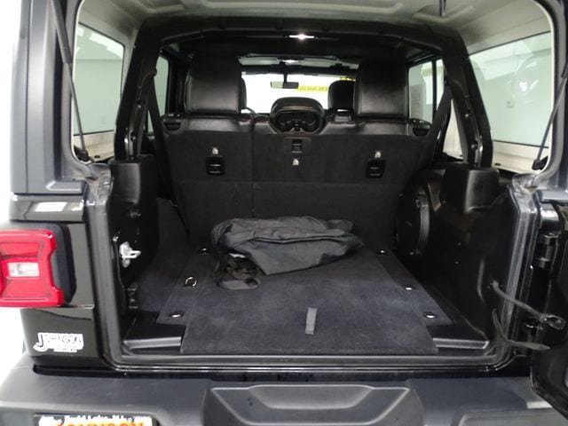Used 2018 Jeep Wrangler Unlimited Sahara w/ Dual Top Group AWD/4WD image 21