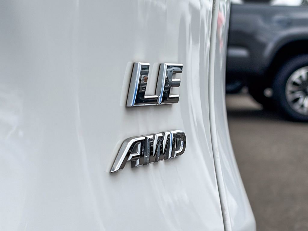 Used 2023 Toyota RAV4 LE AWD/4WD image 11