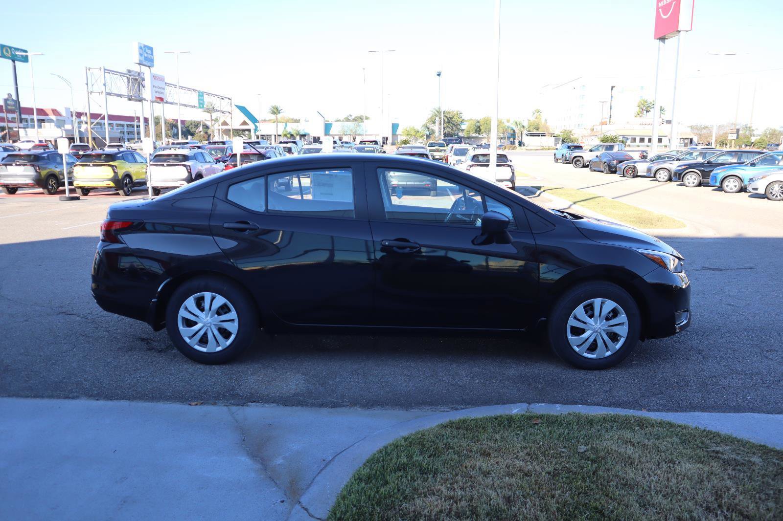 Used 2025 Nissan Versa S w/ Trunk Package FWD image 11