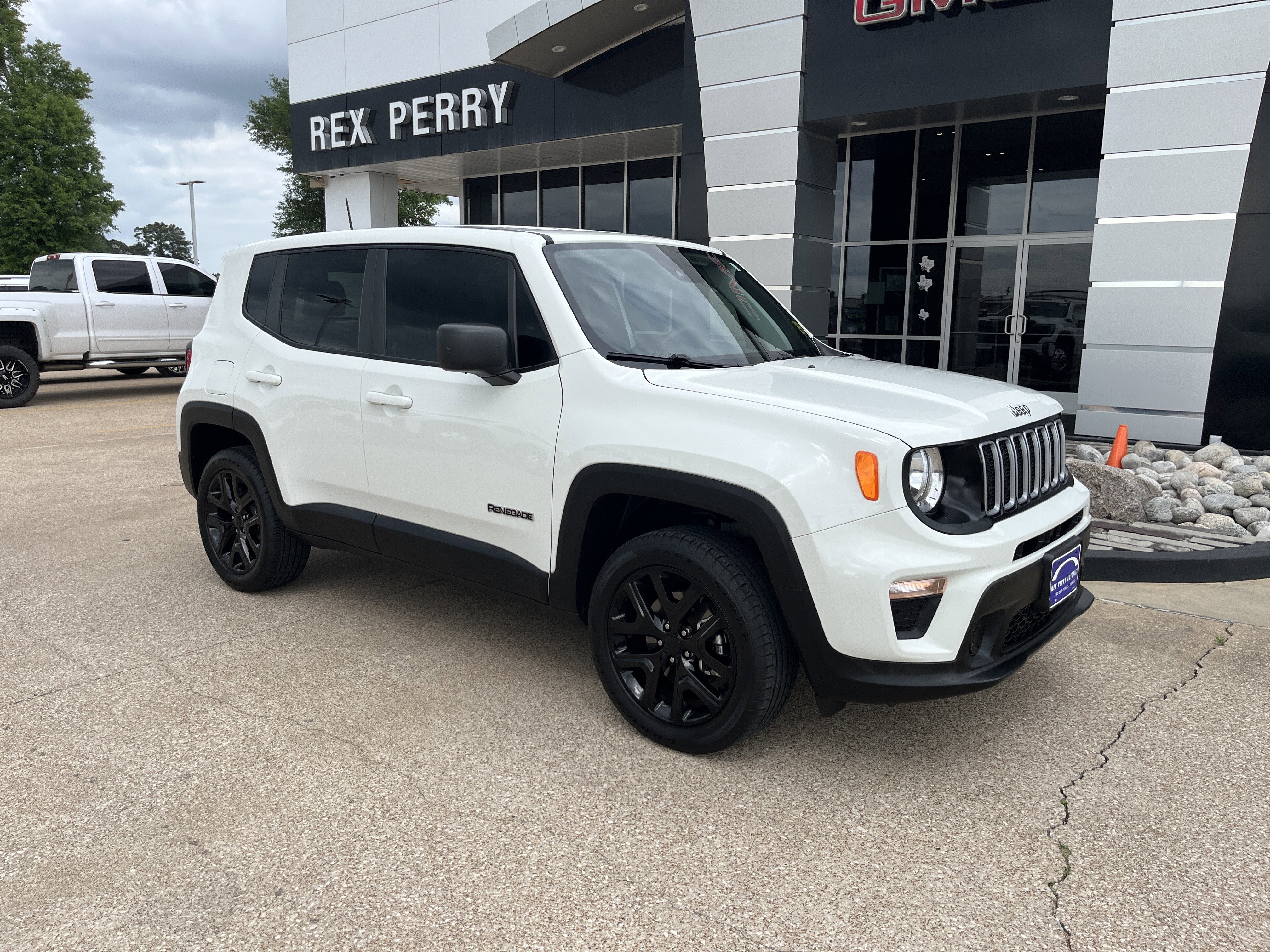 Used 2023 Jeep Renegade Latitude AWD/4WD image 3