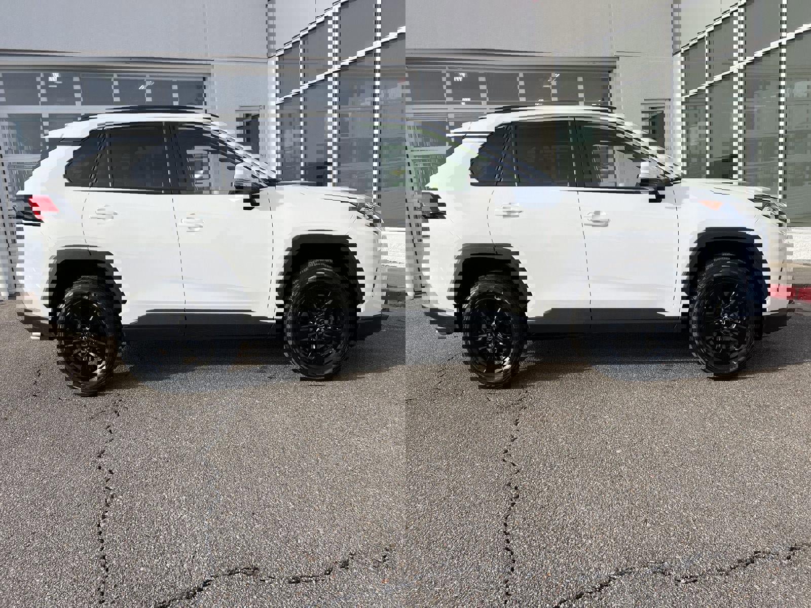 Used 2019 Toyota RAV4 XLE w/ Convenience Package image 30