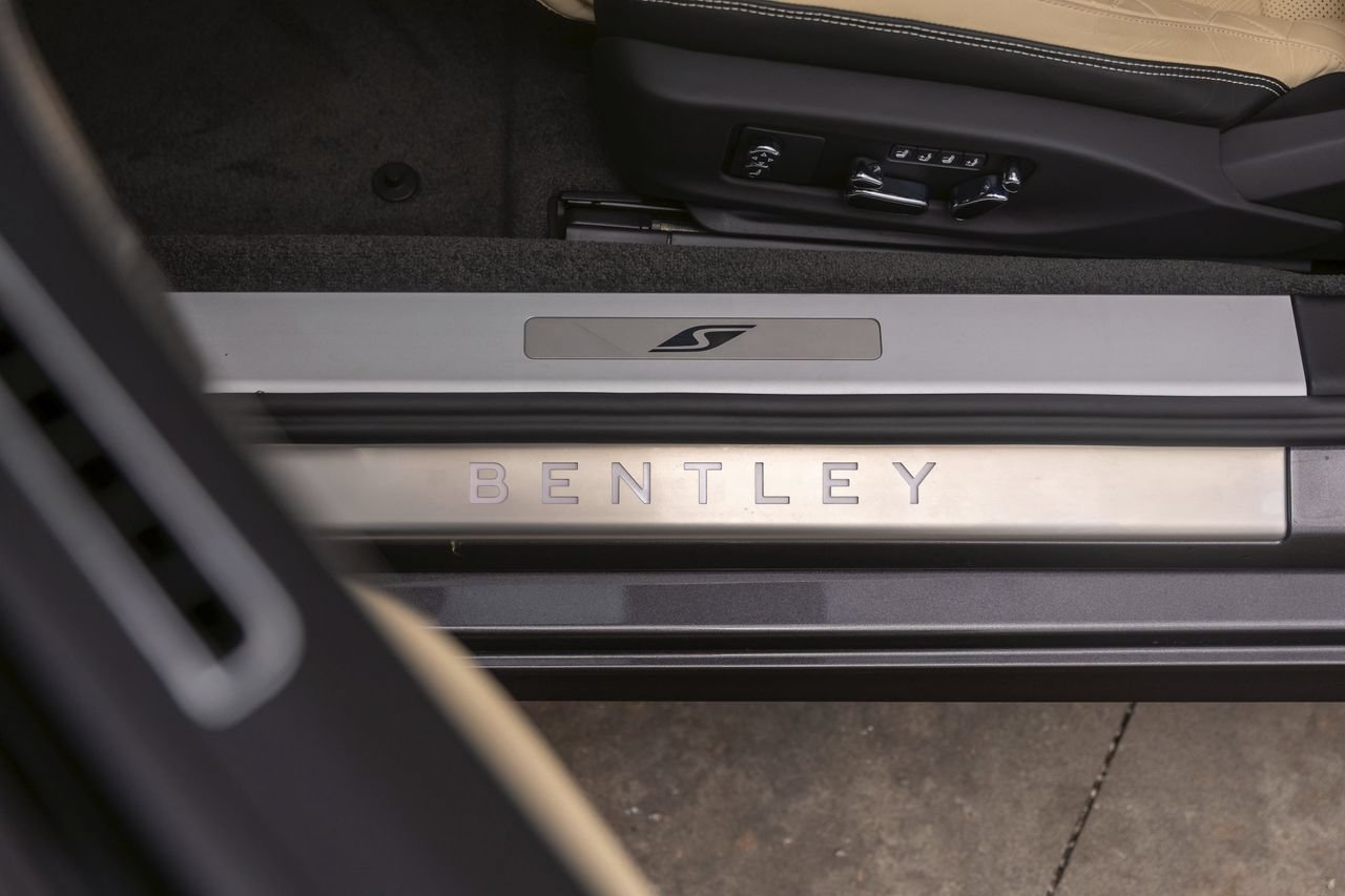 Certified 2024 Bentley Continental GT V8 AWD/4WD image 26