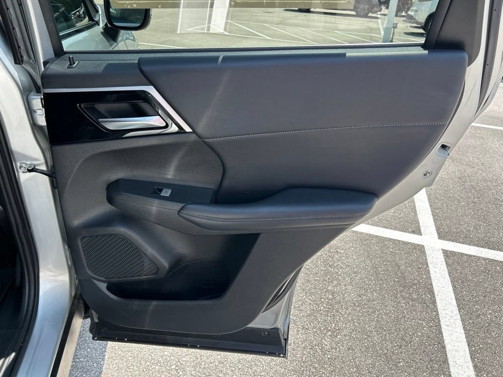 Used 2024 Mitsubishi Outlander SE FWD image 46