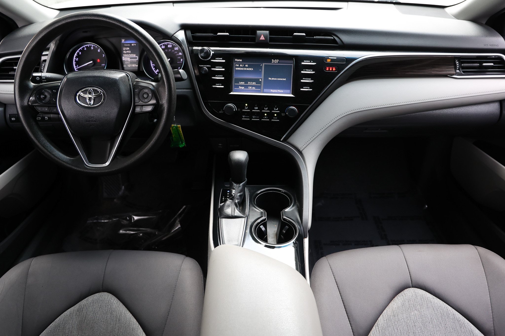 Used 2018 Toyota Camry LE FWD image 2