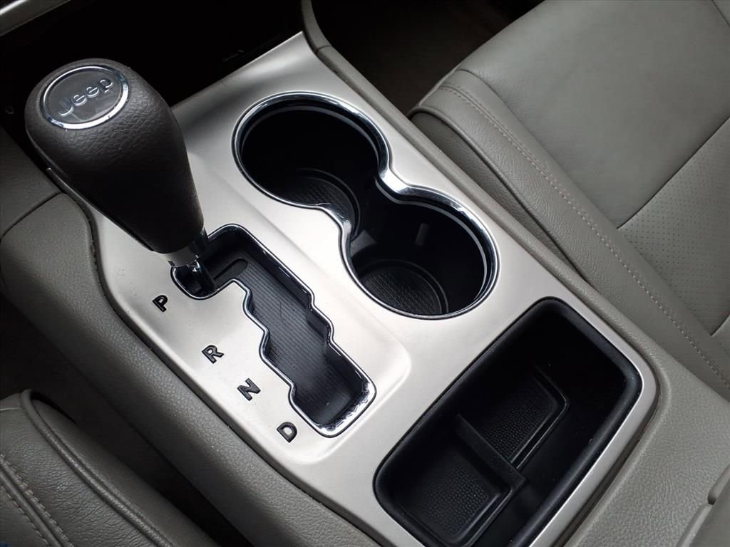 Used 2011 Jeep Grand Cherokee Laredo image 28